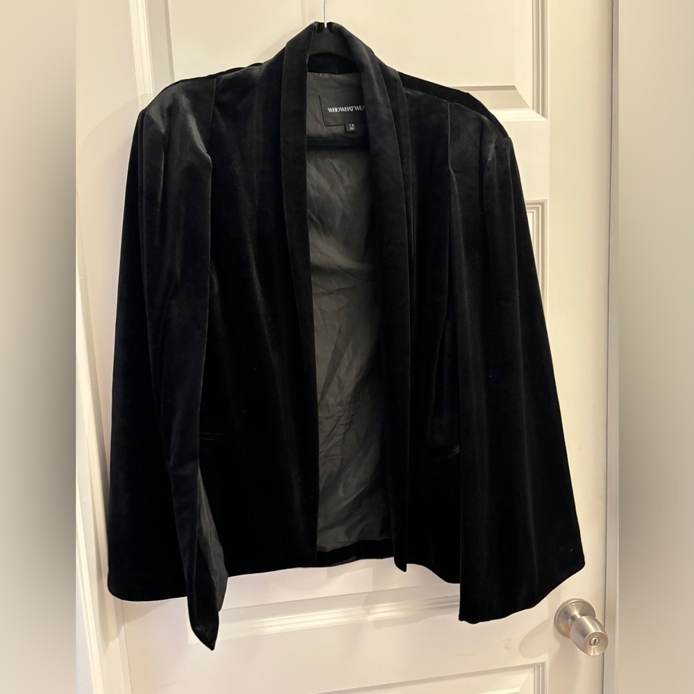 Black velvet cape wing blazer size 1x